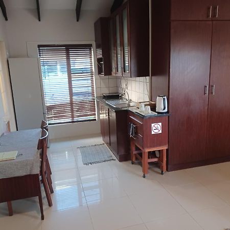 Summerstrand Self Catering For Two بورت اليزابيث المظهر الخارجي الصورة