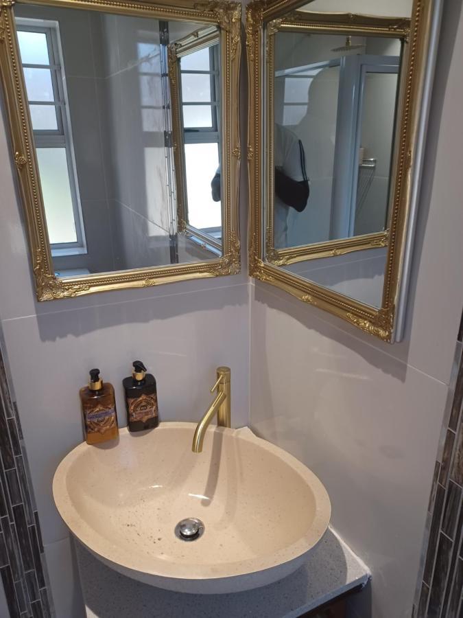 Summerstrand Self Catering For Two بورت اليزابيث المظهر الخارجي الصورة