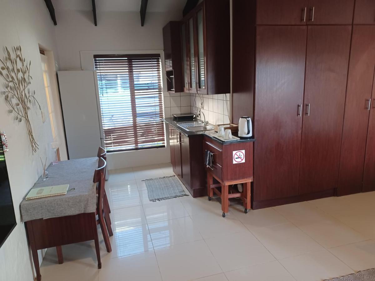 Summerstrand Self Catering For Two بورت اليزابيث المظهر الخارجي الصورة