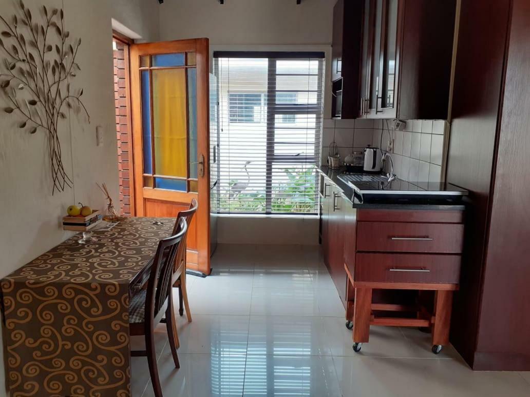 Summerstrand Self Catering For Two بورت اليزابيث المظهر الخارجي الصورة